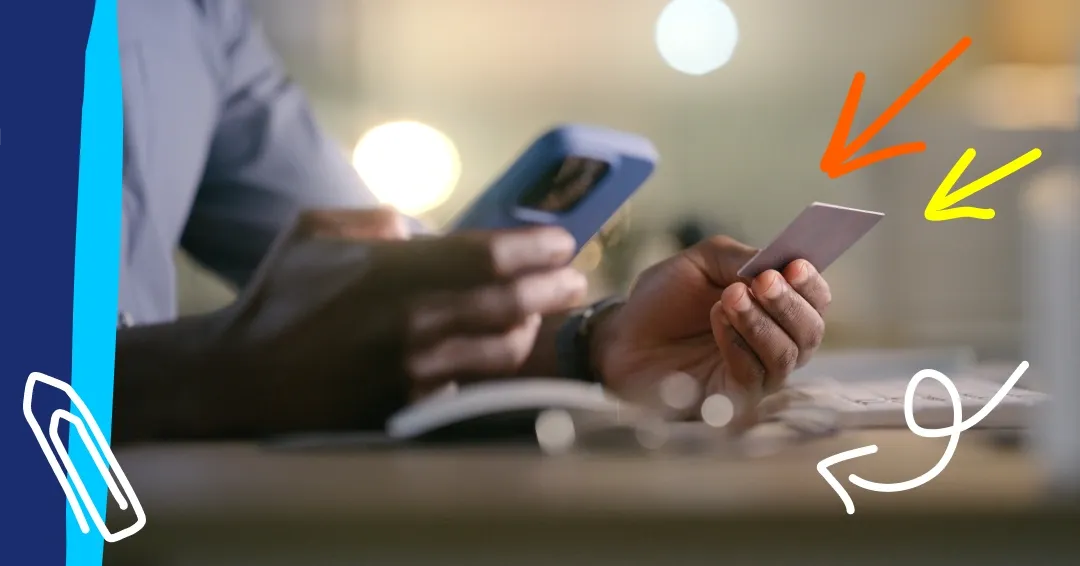 Uomo controlla lo smartphone
